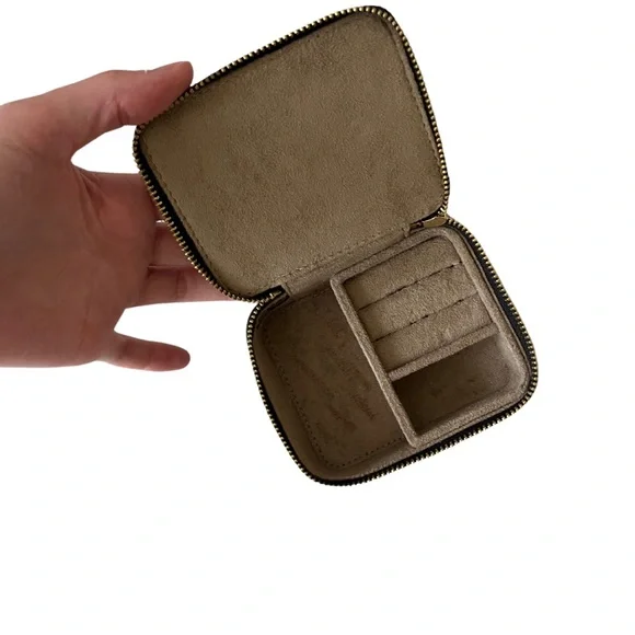 MICHAEL KORS Leather Travel Jewelry Case - Picture 2 of 4